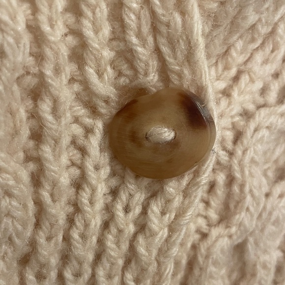 Elegant Cable Knit Cardigan - Picture 4 of 5